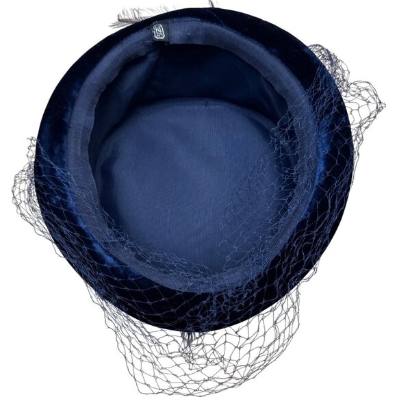 Vintage 50s 60s Navy Velvet Feather Pillbox Hat w/ Veil 22.5" Circ Retro Formal - Picture 6 of 8